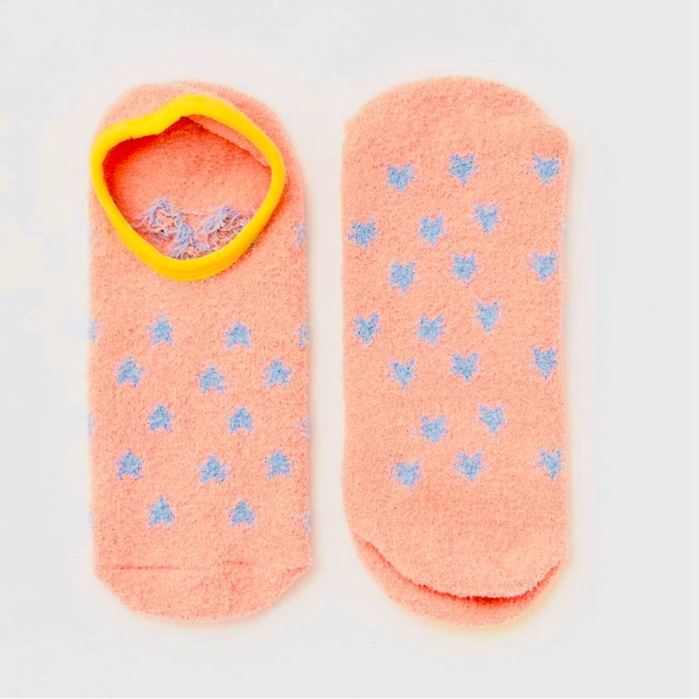 NWT “Paper Source” Star Fuzzy Slipper Socks. Perfect for Lounging. One size.